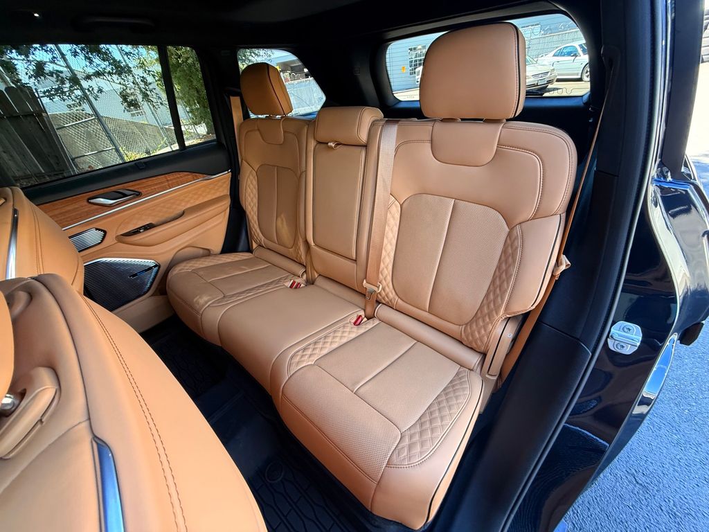 Thumbnail: 2023 Jeep Grand Cherokee - 21