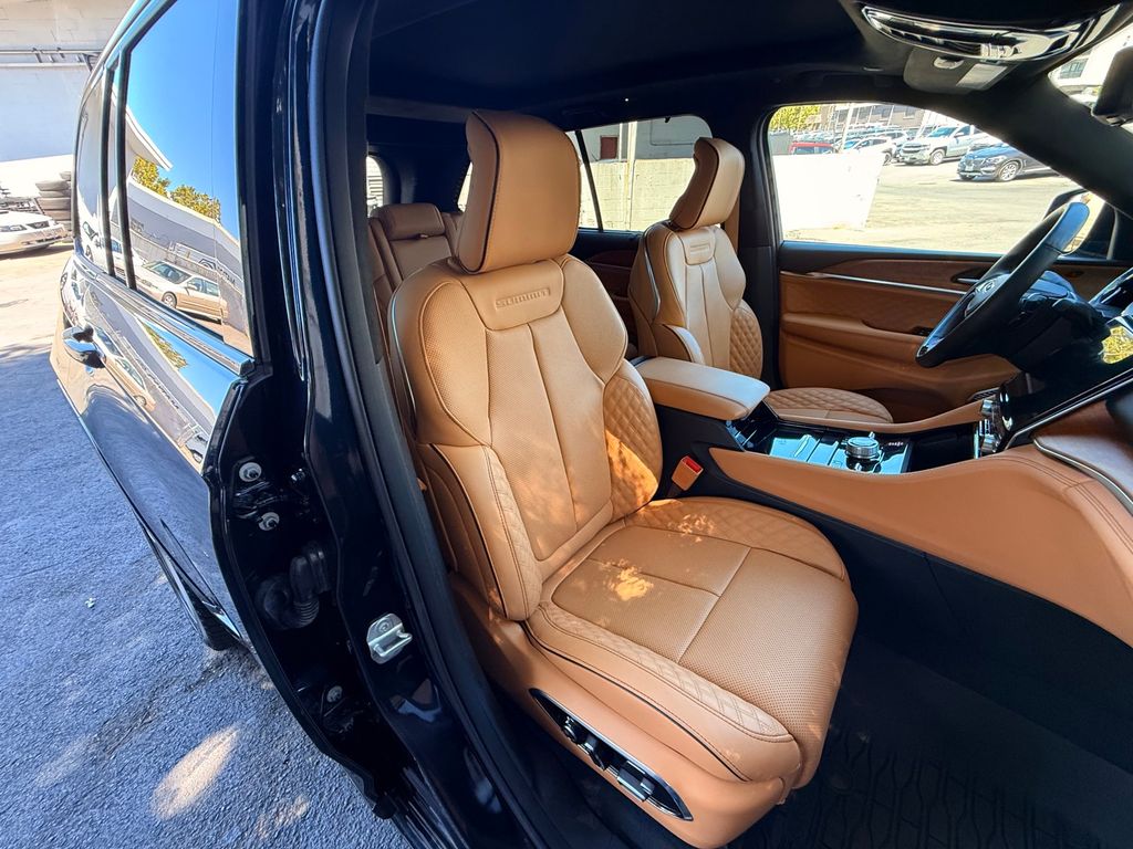 Thumbnail: 2023 Jeep Grand Cherokee - 10