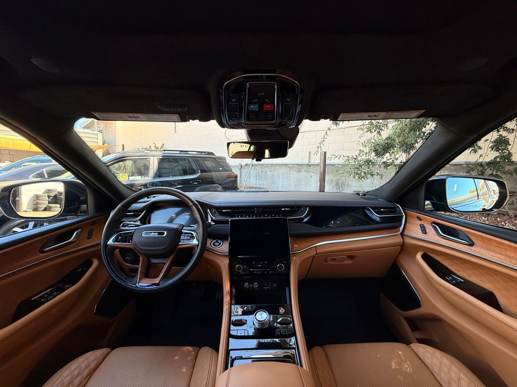 Thumbnail: 2023 Jeep Grand Cherokee - 8