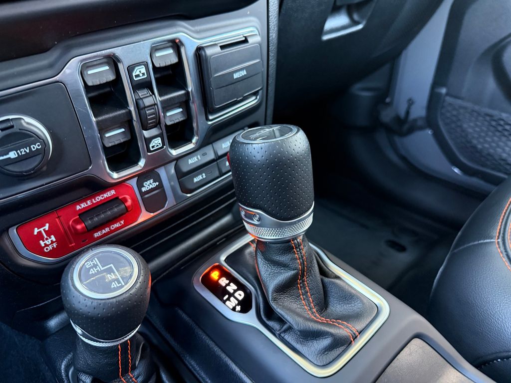 Thumbnail: 2021 Jeep Gladiator - 16