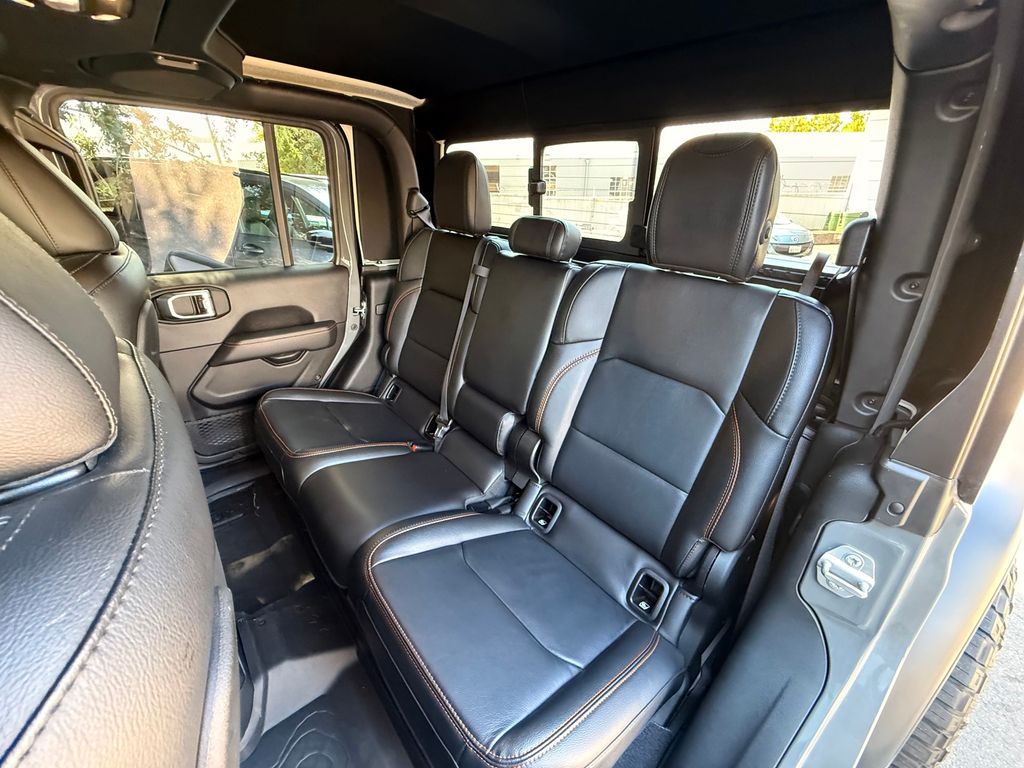Thumbnail: 2021 Jeep Gladiator - 21