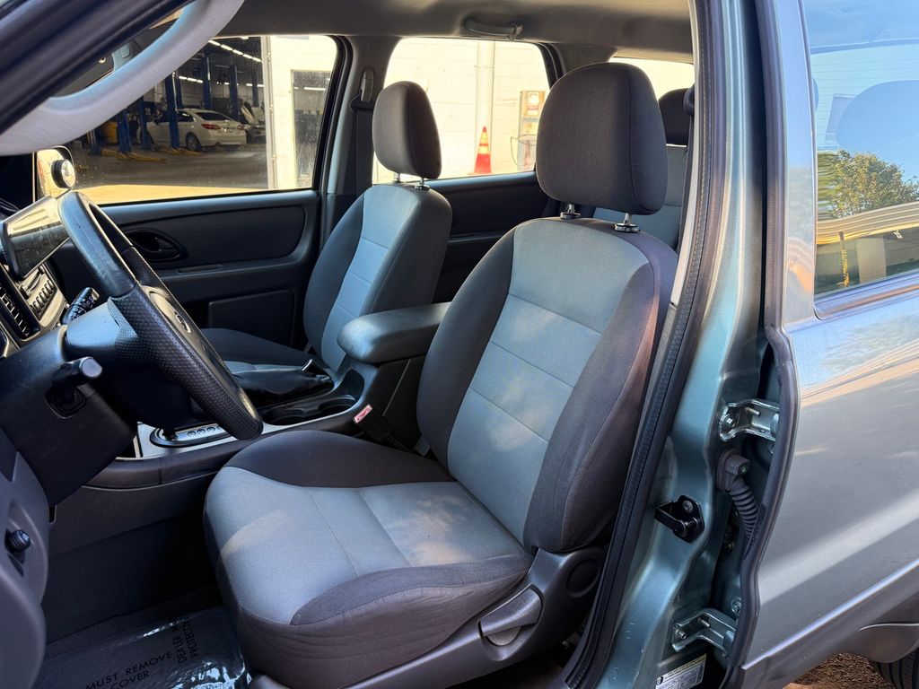 Thumbnail: 2005 Ford Escape - 9