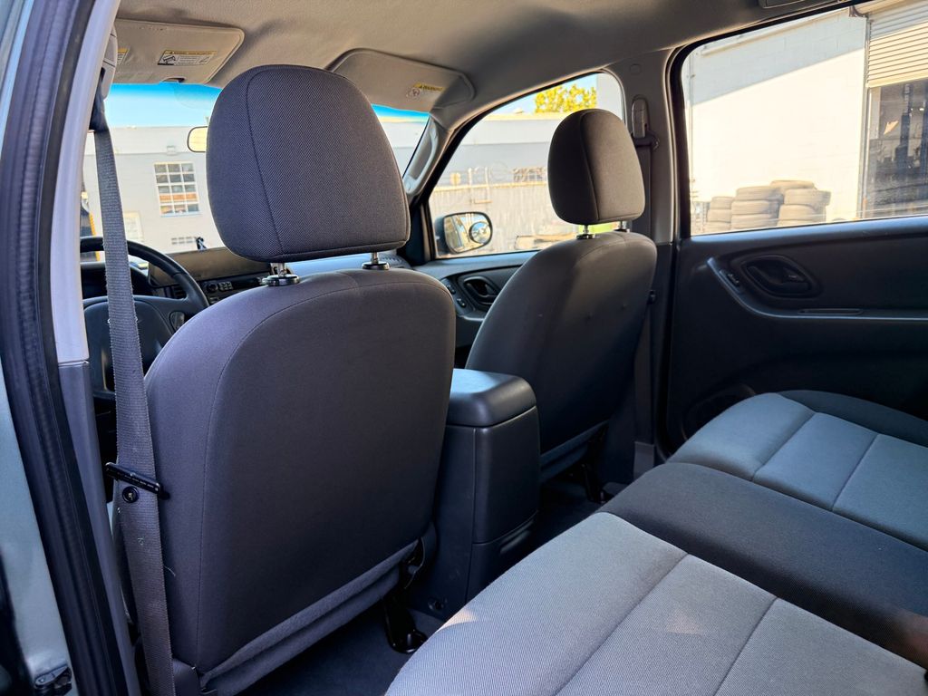 Thumbnail: 2005 Ford Escape - 11