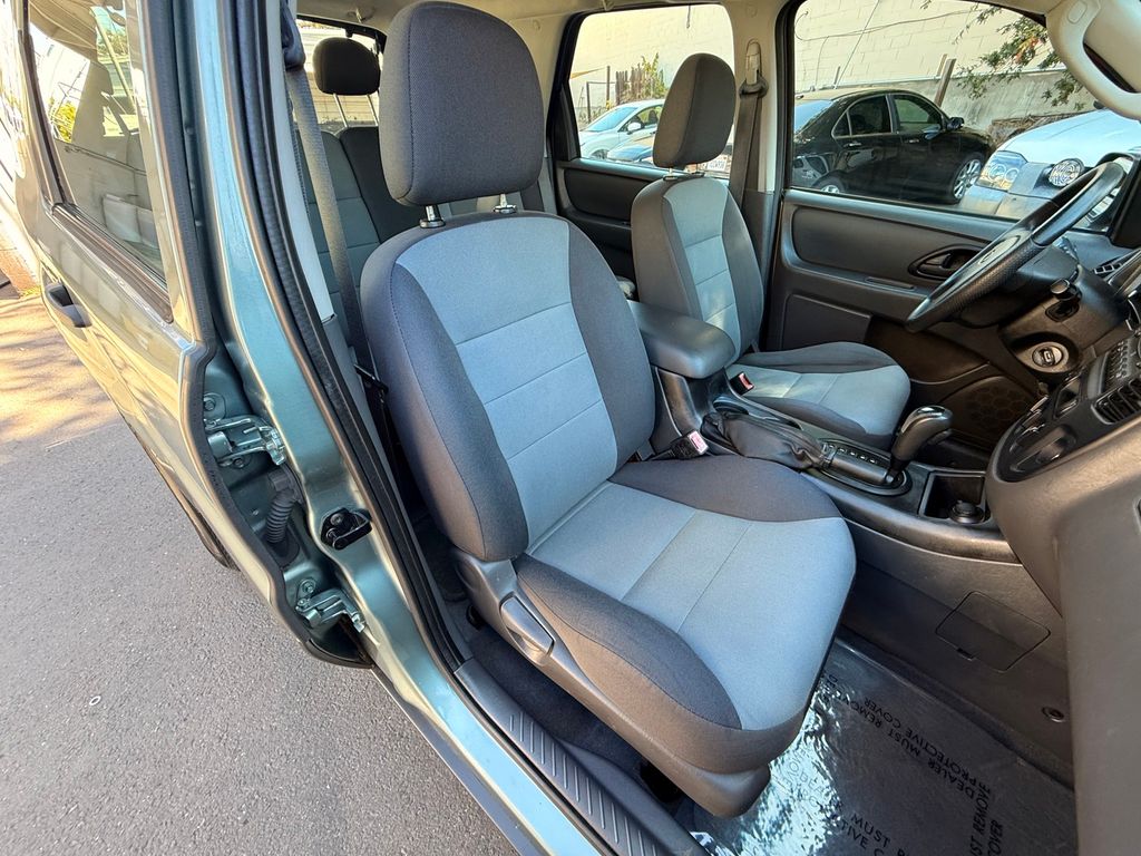 Thumbnail: 2005 Ford Escape - 10