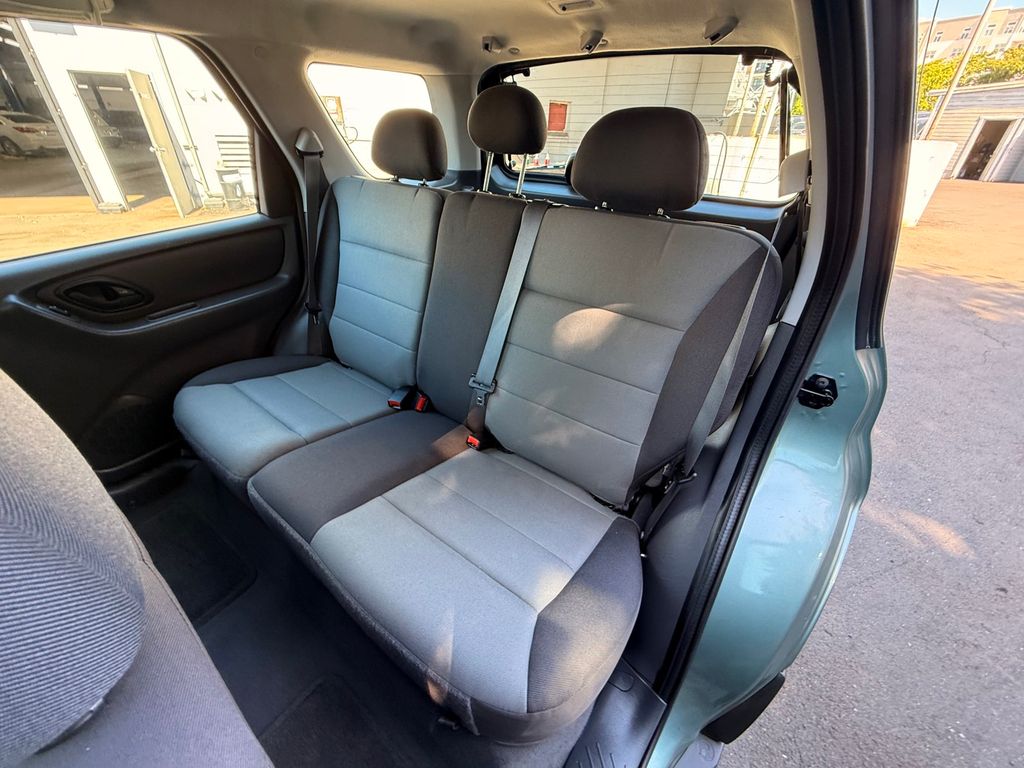 Thumbnail: 2005 Ford Escape - 18
