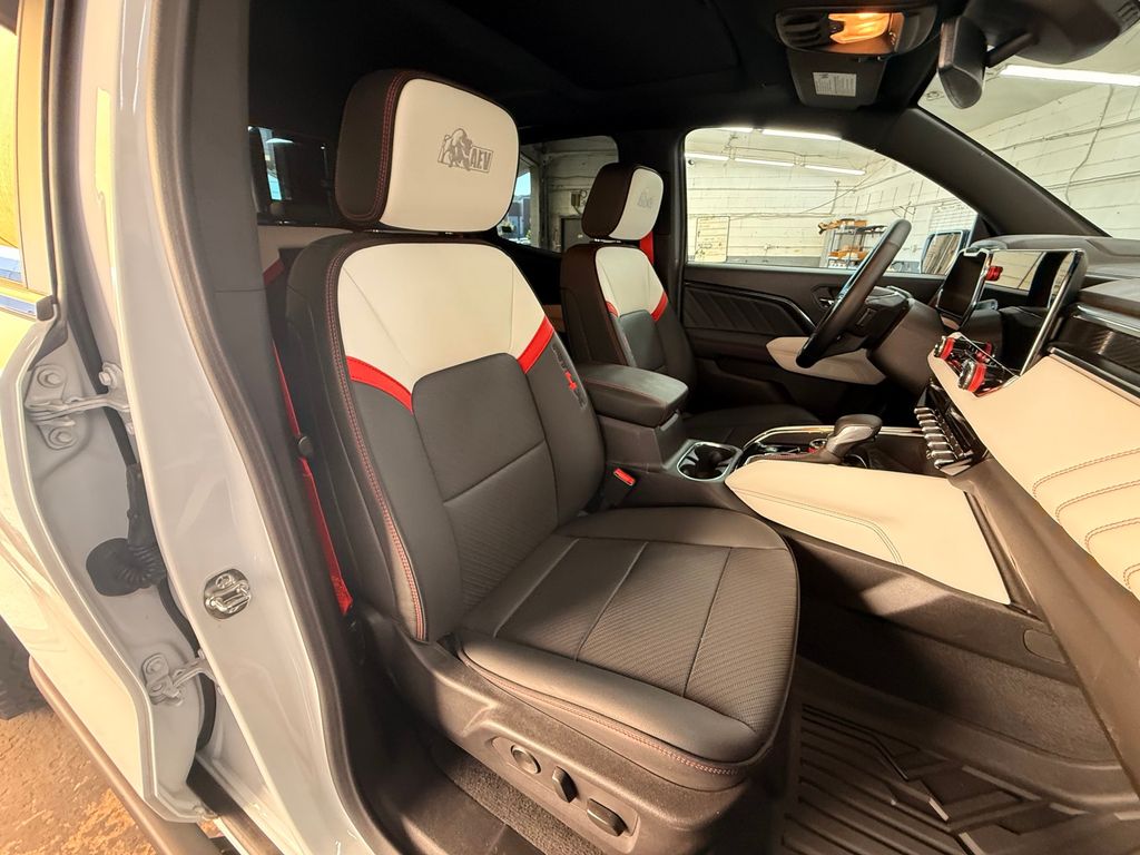 Thumbnail: 2025 GMC Canyon - 11