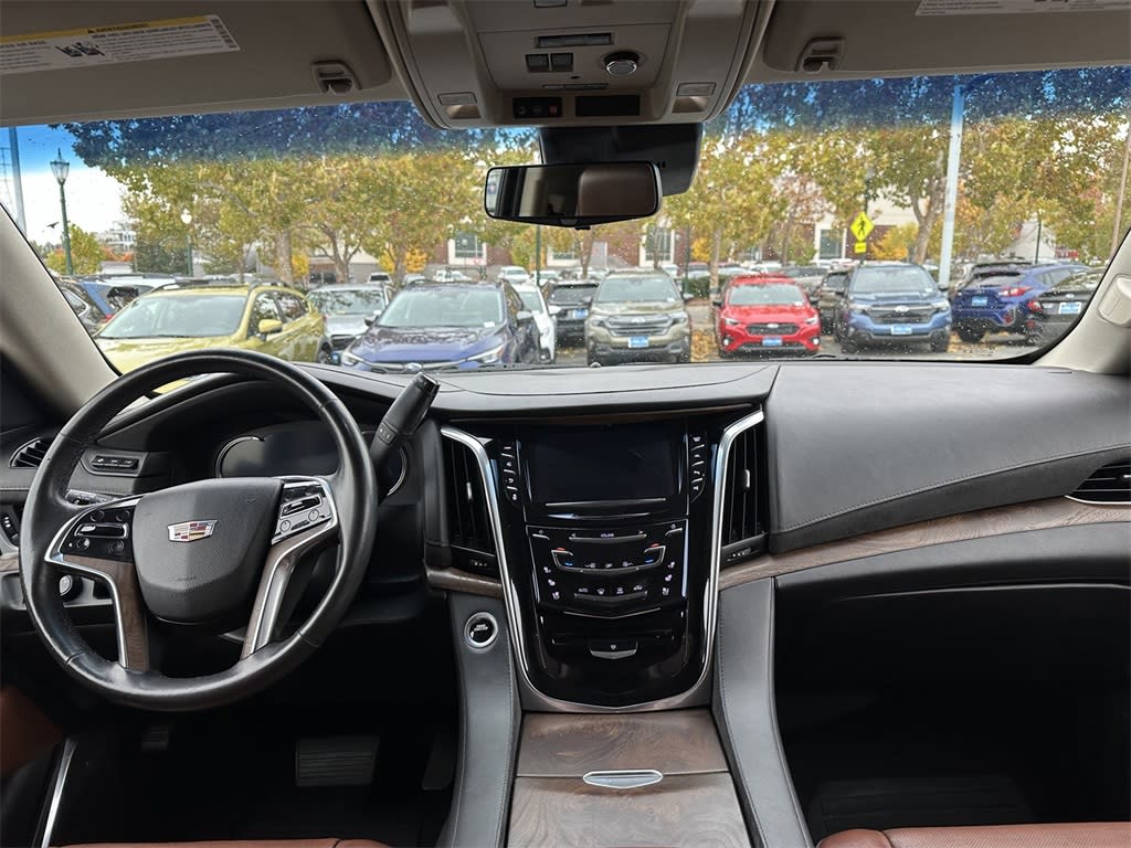 2019 Cadillac Escalade Luxury 2