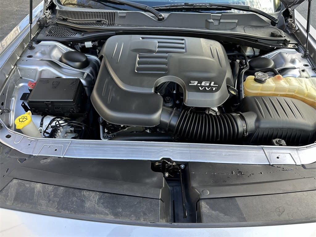 2016 Dodge Challenger SXT 9