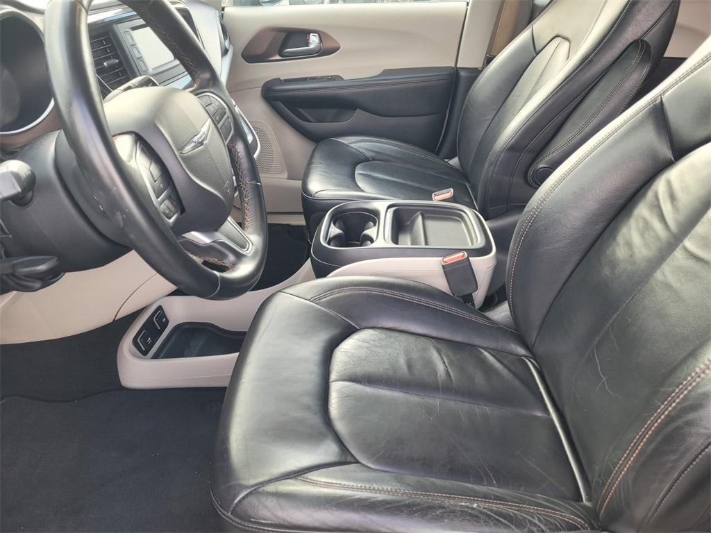 2017 Chrysler Pacifica Touring 8