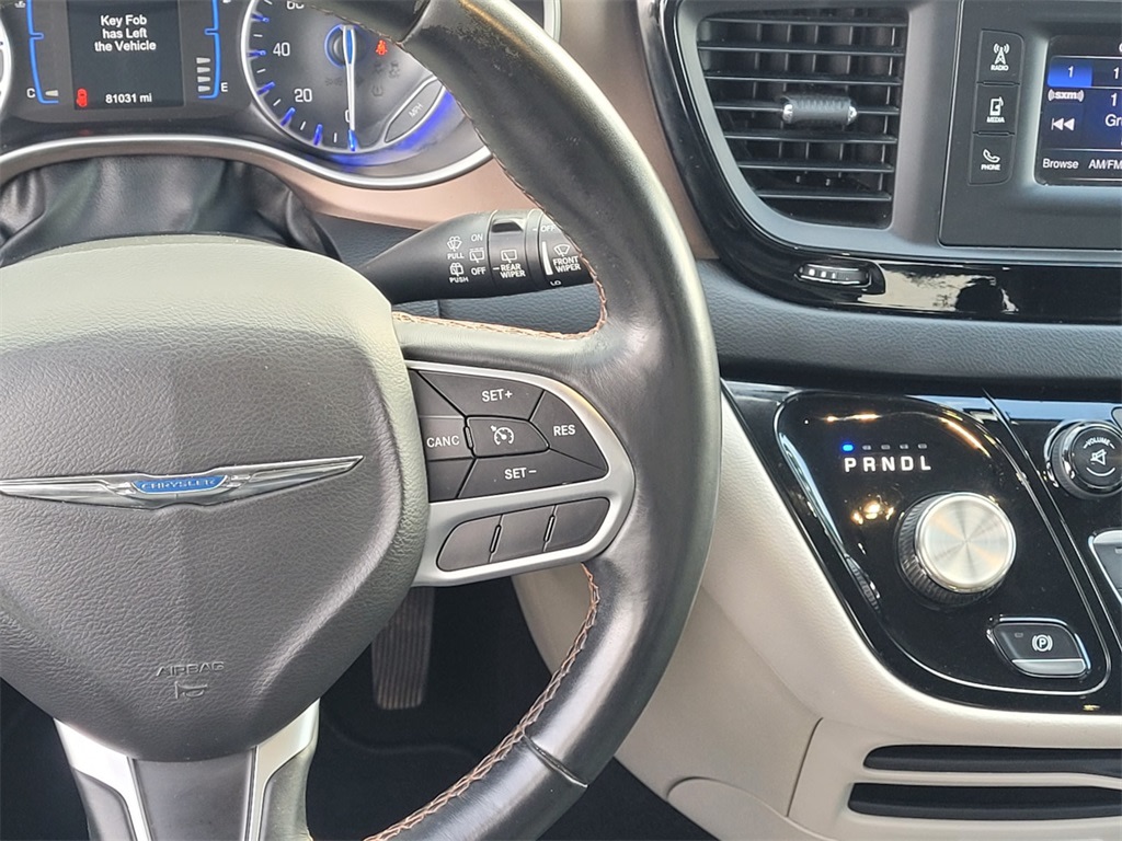 2017 Chrysler Pacifica Touring 19
