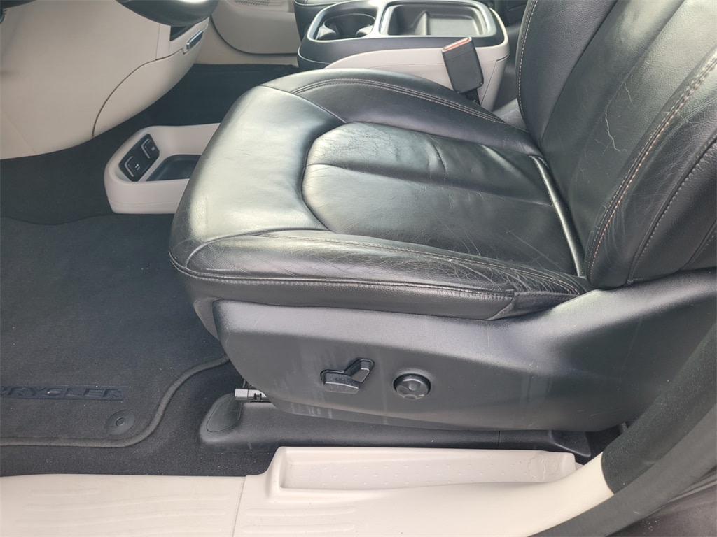 2017 Chrysler Pacifica Touring 25