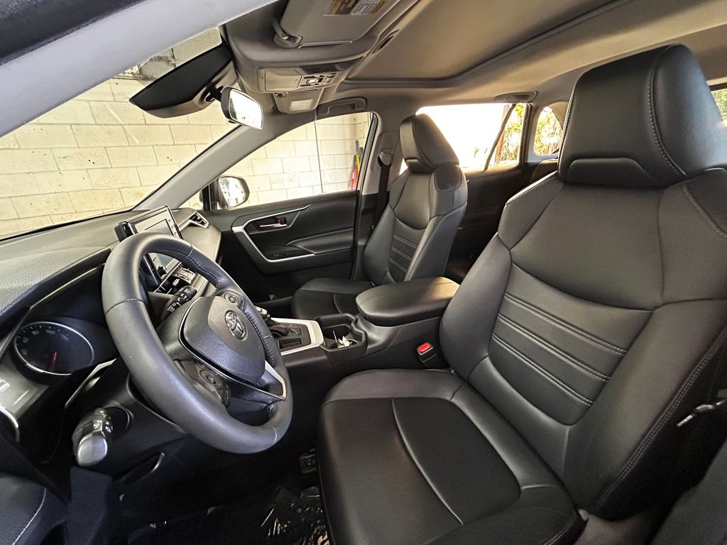 Thumbnail: 2019 Toyota RAV4 - 10
