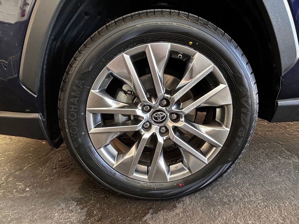 Thumbnail: 2019 Toyota RAV4 - 7