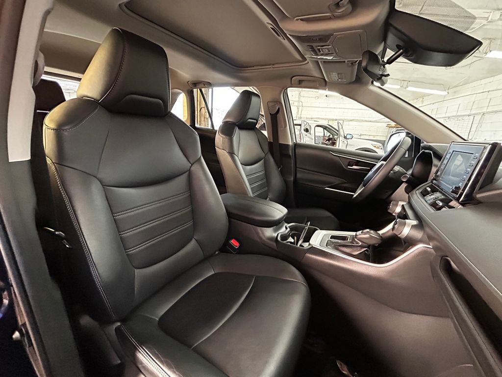 Thumbnail: 2019 Toyota RAV4 - 11