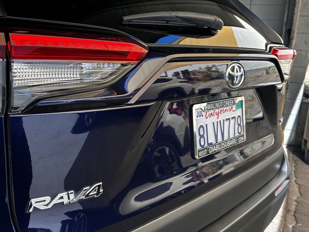 Thumbnail: 2019 Toyota RAV4 - 19