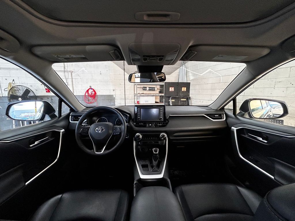 Thumbnail: 2019 Toyota RAV4 - 9
