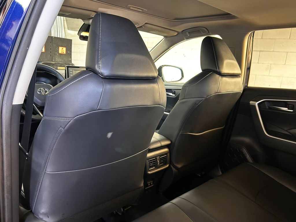 Thumbnail: 2019 Toyota RAV4 - 12