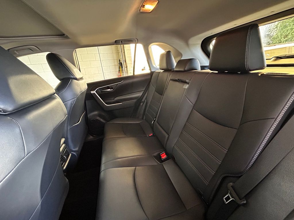 Thumbnail: 2019 Toyota RAV4 - 21