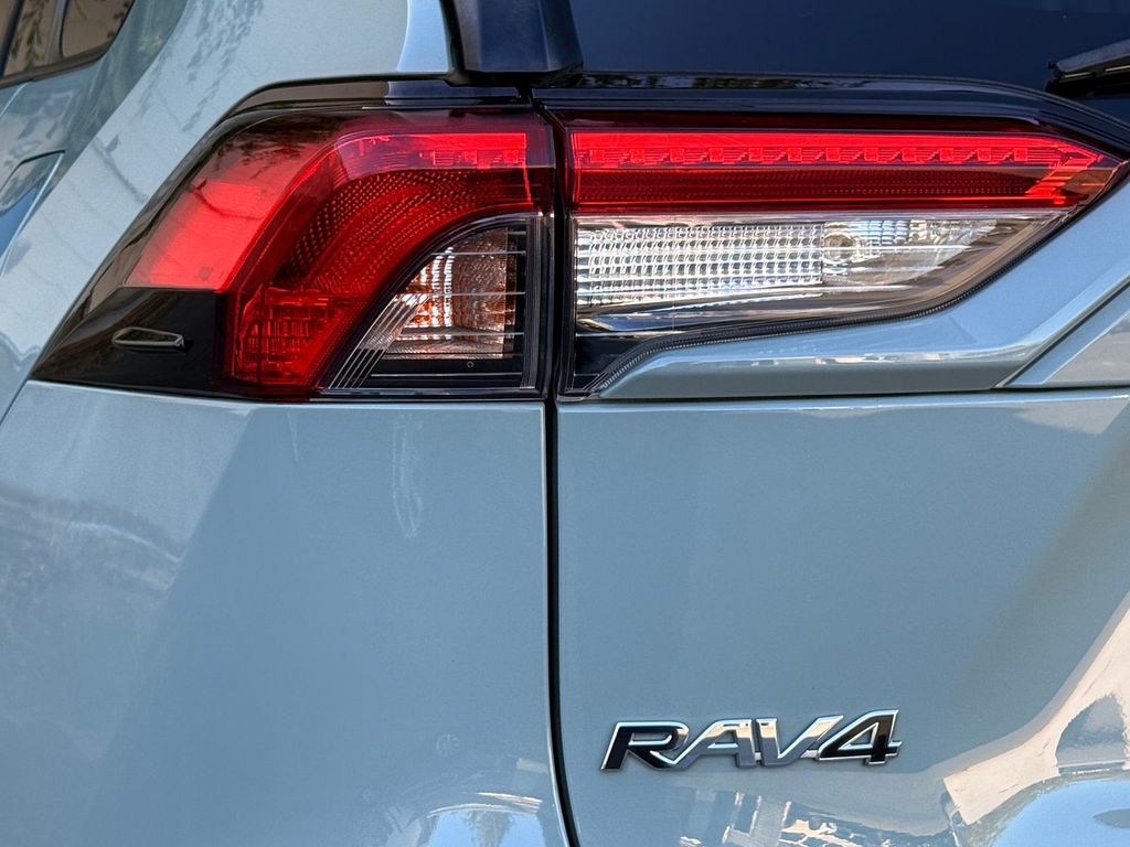 Thumbnail: 2020 Toyota RAV4 - 20