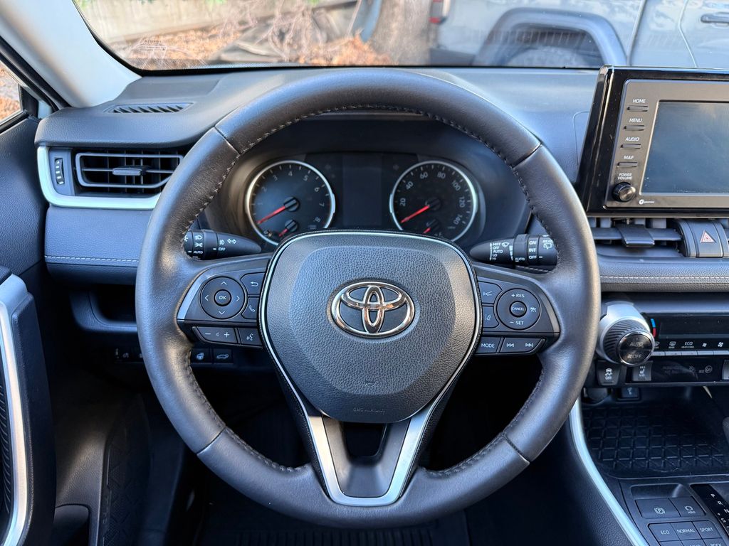Thumbnail: 2020 Toyota RAV4 - 13