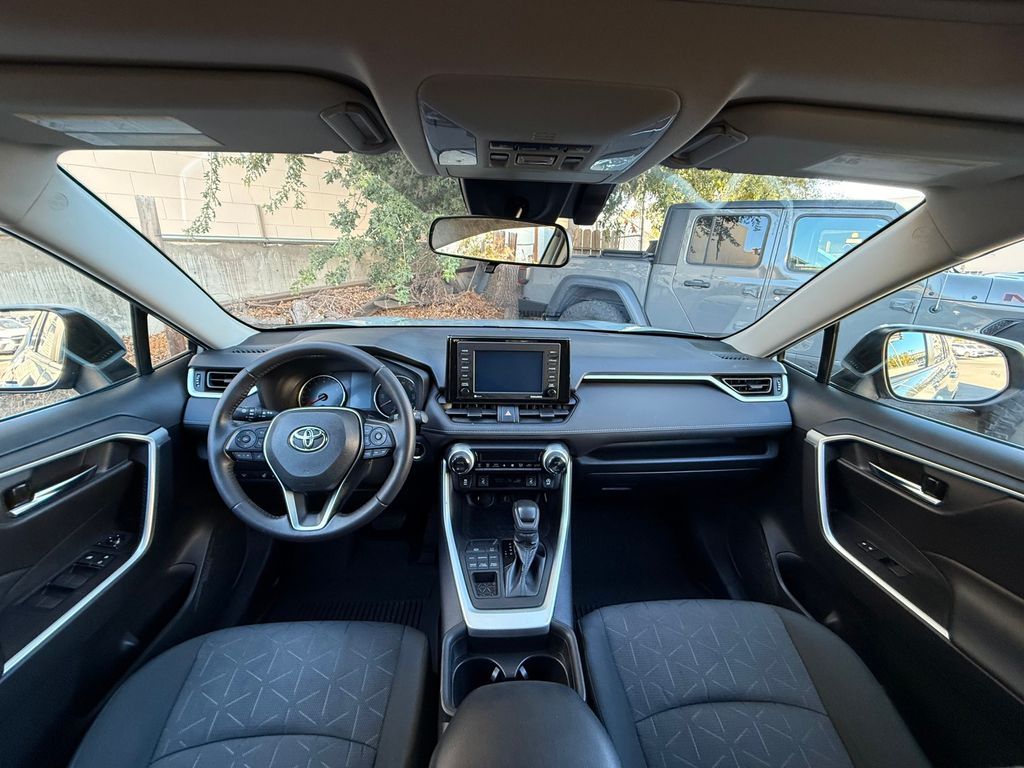 Thumbnail: 2020 Toyota RAV4 - 9