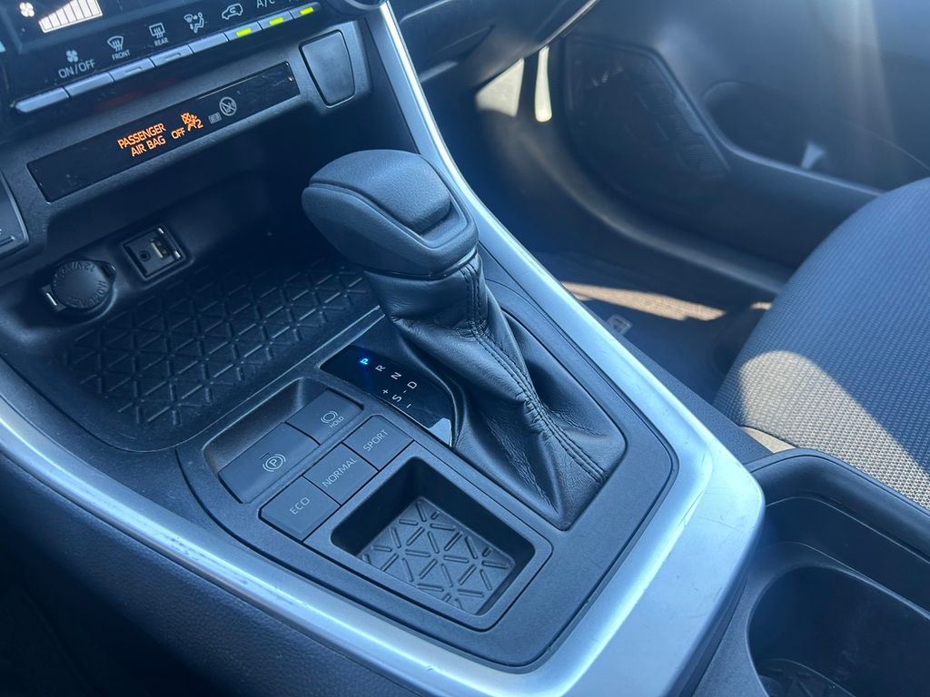 Thumbnail: 2019 Toyota RAV4 - 16