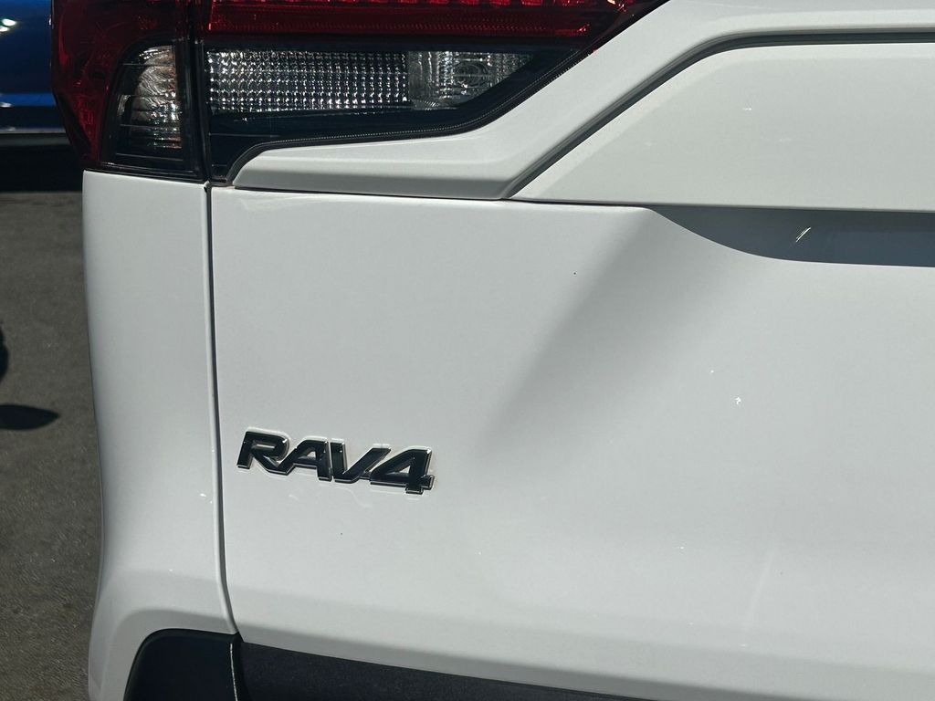 Thumbnail: 2019 Toyota RAV4 - 7