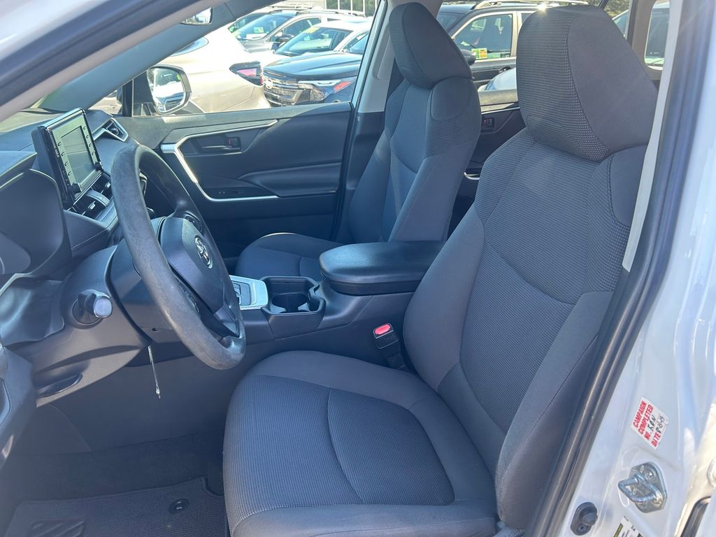 Thumbnail: 2019 Toyota RAV4 - 11