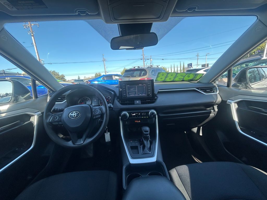 Thumbnail: 2019 Toyota RAV4 - 10