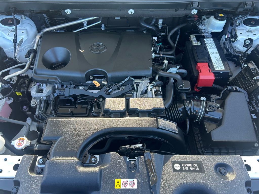 Thumbnail: 2019 Toyota RAV4 - 9