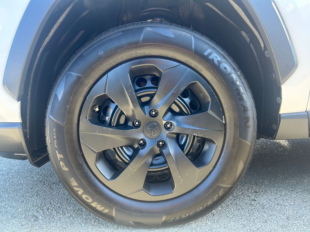 Thumbnail: 2019 Toyota RAV4 - 8