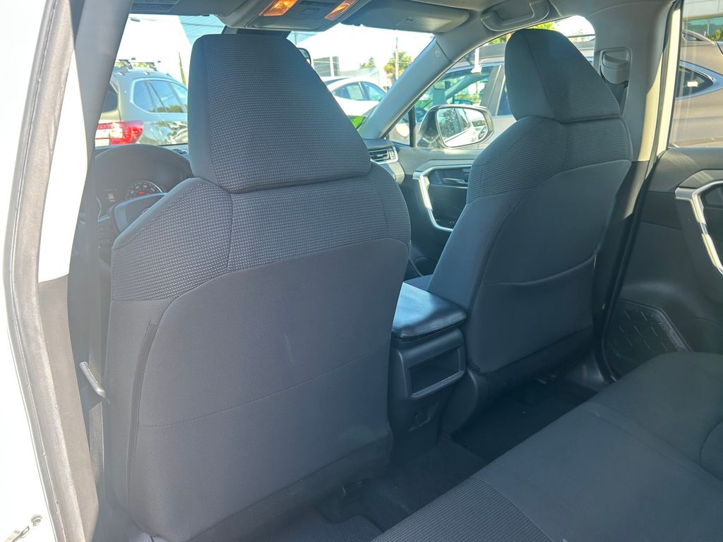 Thumbnail: 2019 Toyota RAV4 - 12