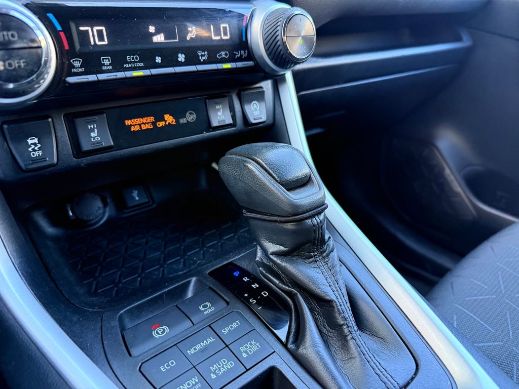 Thumbnail: 2021 Toyota RAV4 - 12