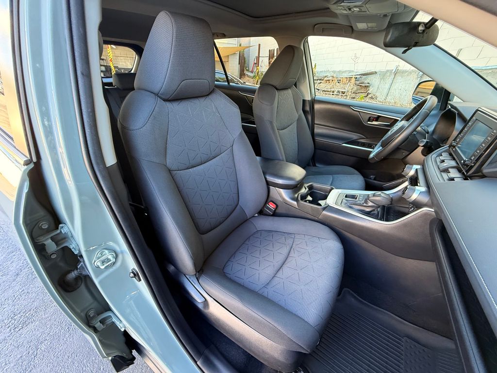 Thumbnail: 2021 Toyota RAV4 - 9