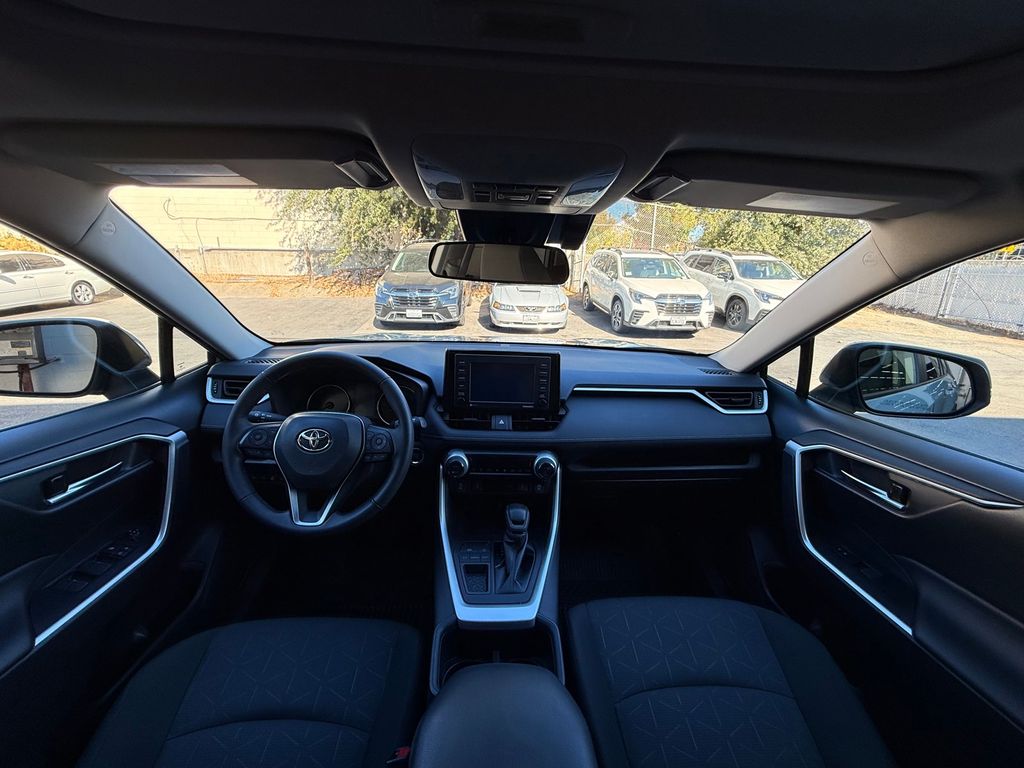Thumbnail: 2022 Toyota RAV4 - 9
