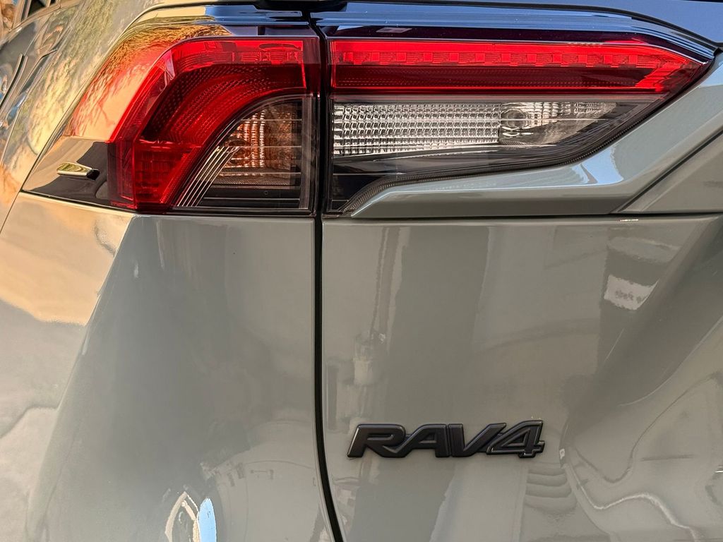 Thumbnail: 2022 Toyota RAV4 - 20