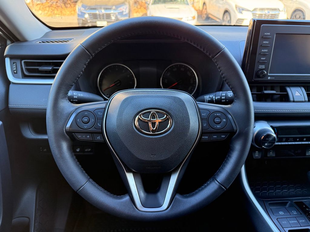 Thumbnail: 2022 Toyota RAV4 - 13