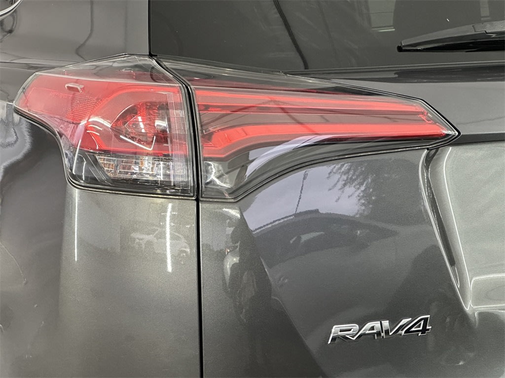 2016 Toyota RAV4 XLE 19