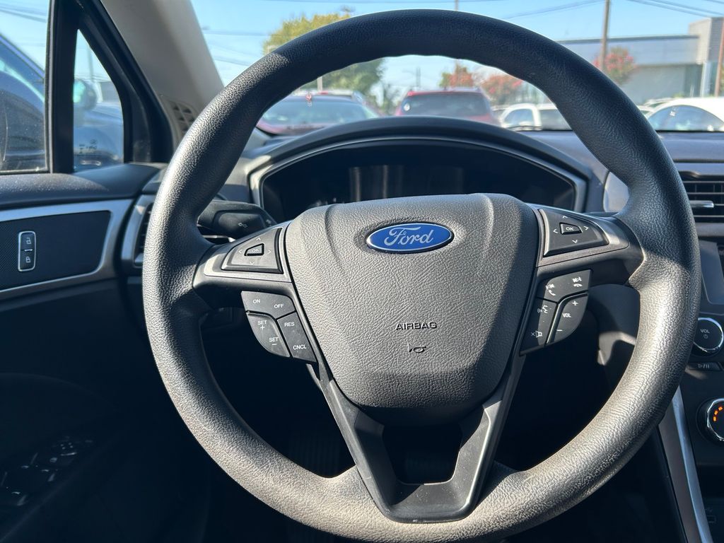 Thumbnail: 2017 Ford Fusion - 13