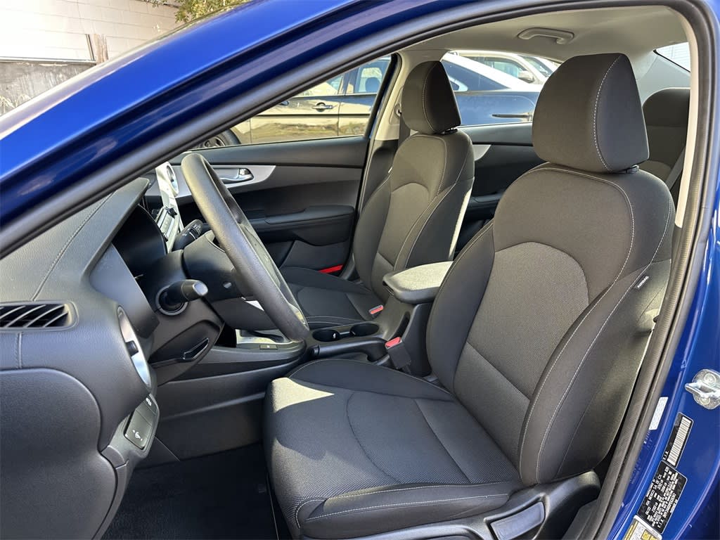 Thumbnail: 2023 Kia Forte - 9