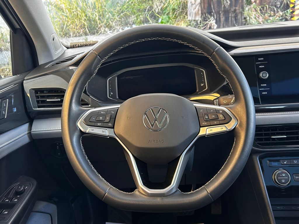 Thumbnail: 2022 Volkswagen Taos - 10