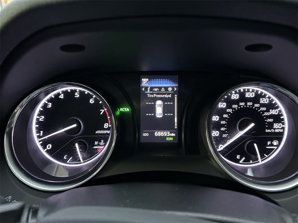 Thumbnail: 2019 Toyota Camry - 17