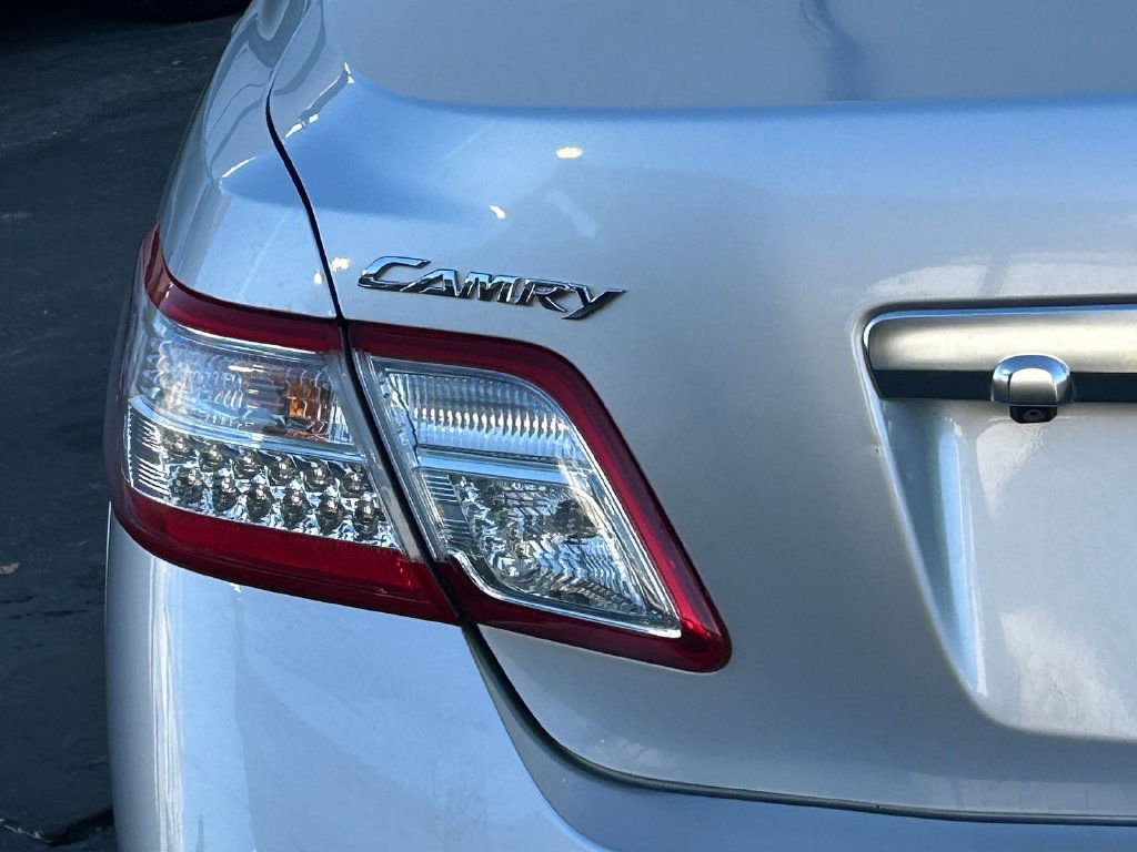 Thumbnail: 2010 Toyota Camry - 18