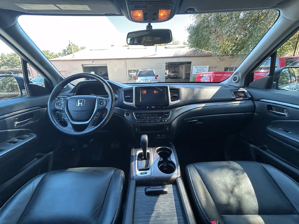 Thumbnail: 2018 Honda Pilot - 10