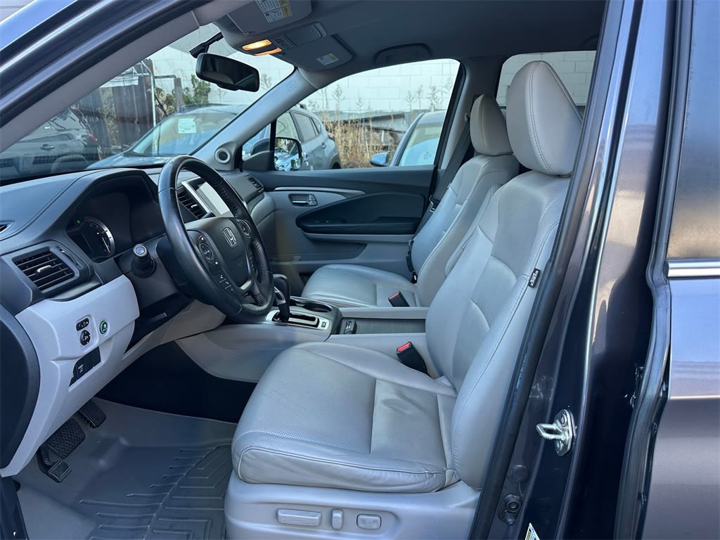 Thumbnail: 2017 Honda Ridgeline - 10