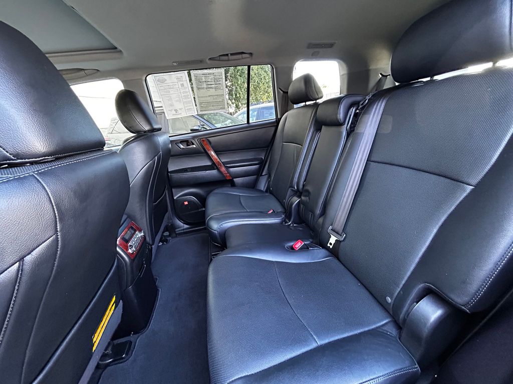 Thumbnail: 2013 Toyota Highlander - 22