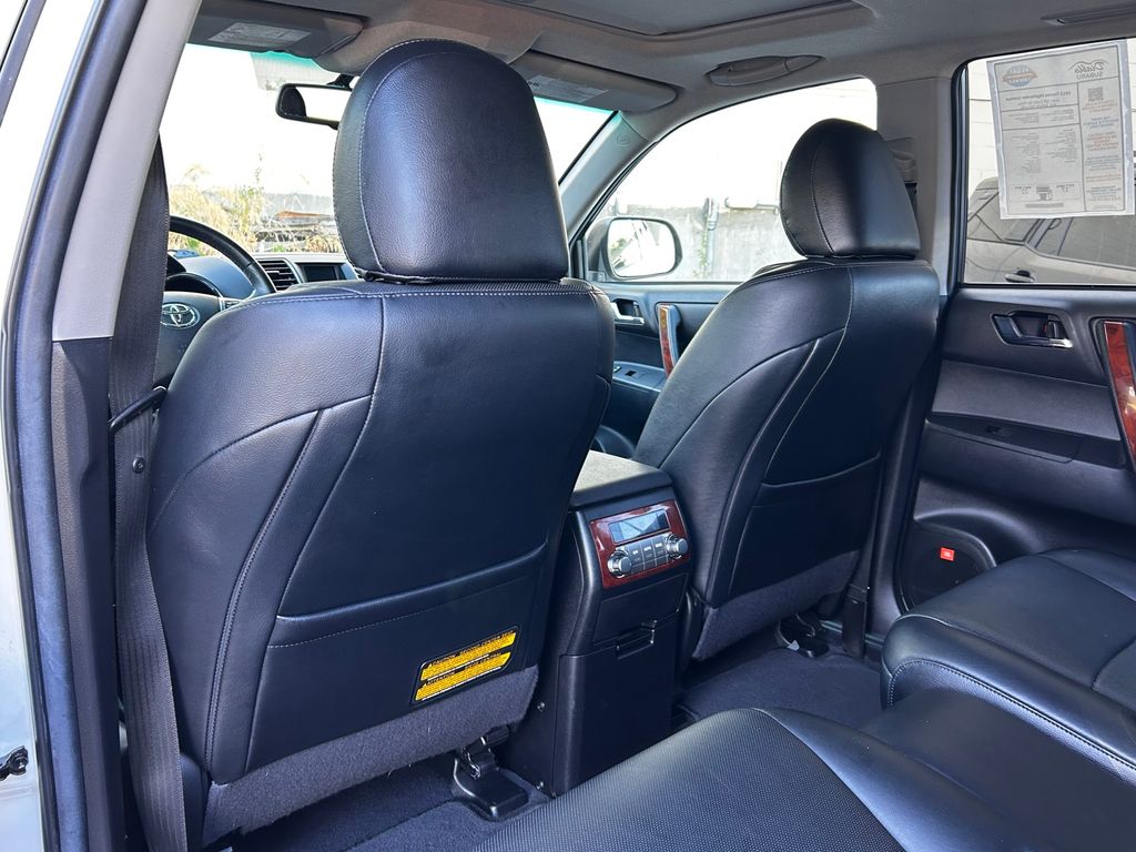 Thumbnail: 2013 Toyota Highlander - 13
