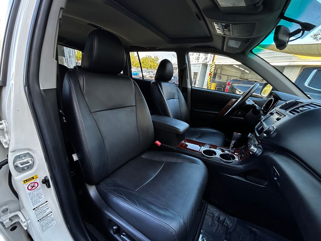 Thumbnail: 2013 Toyota Highlander - 12