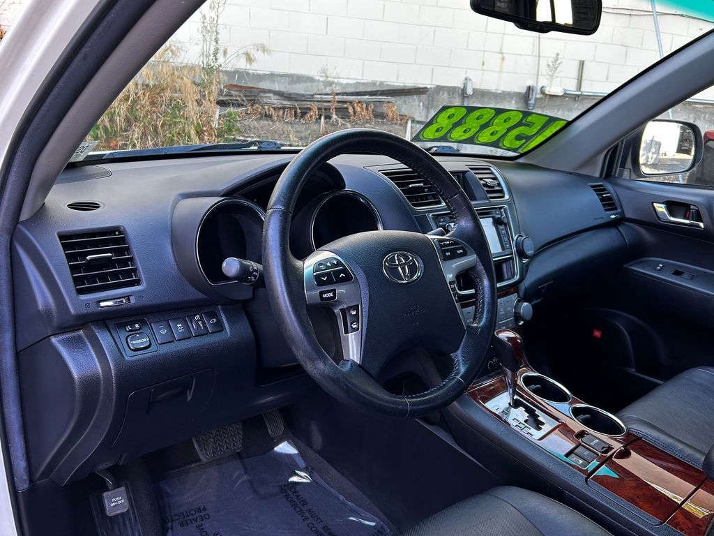 Thumbnail: 2013 Toyota Highlander - 2