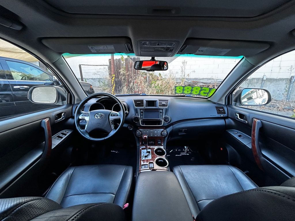 Thumbnail: 2013 Toyota Highlander - 10